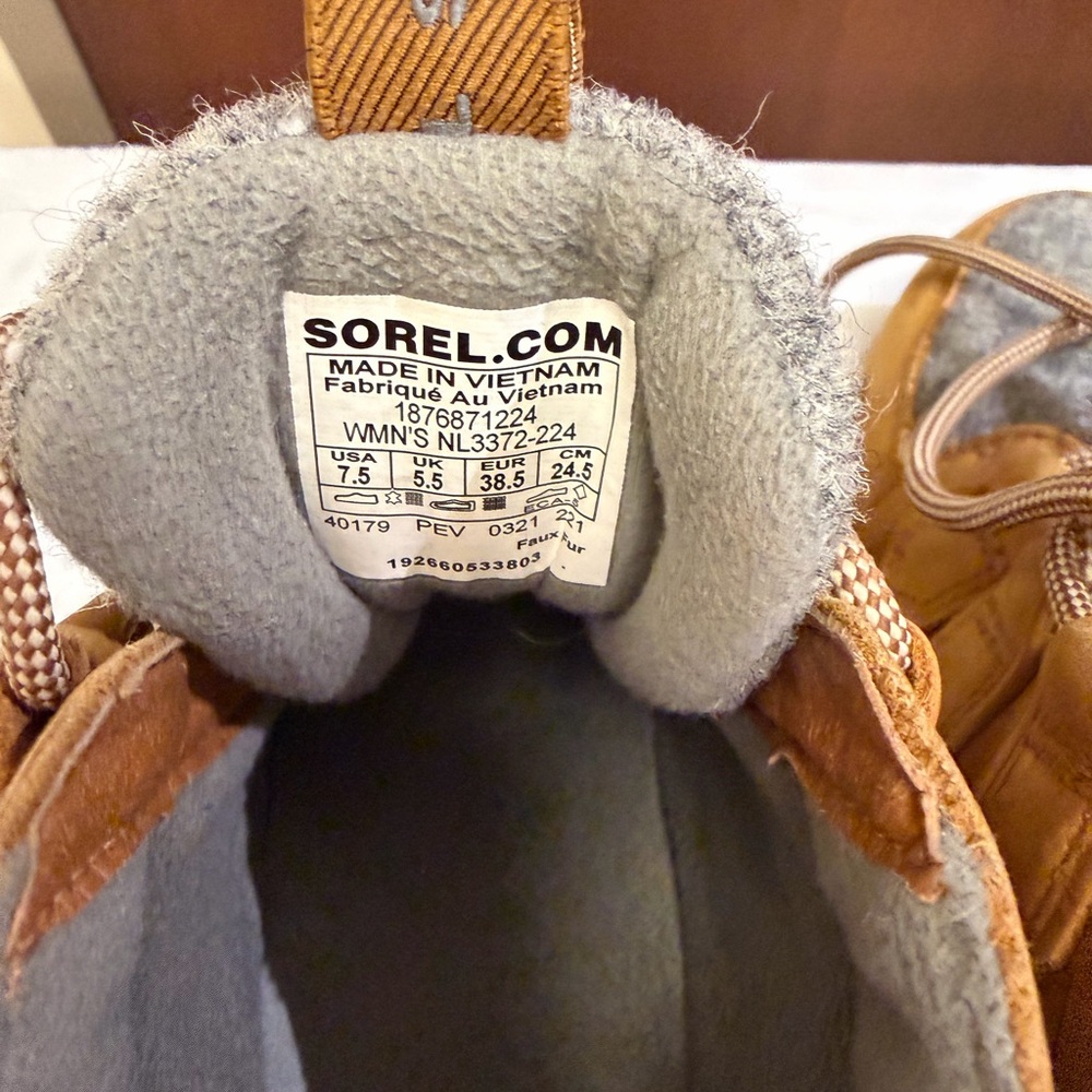 Sorel Tan and Gray Winter Boots - Picture 10 of 13